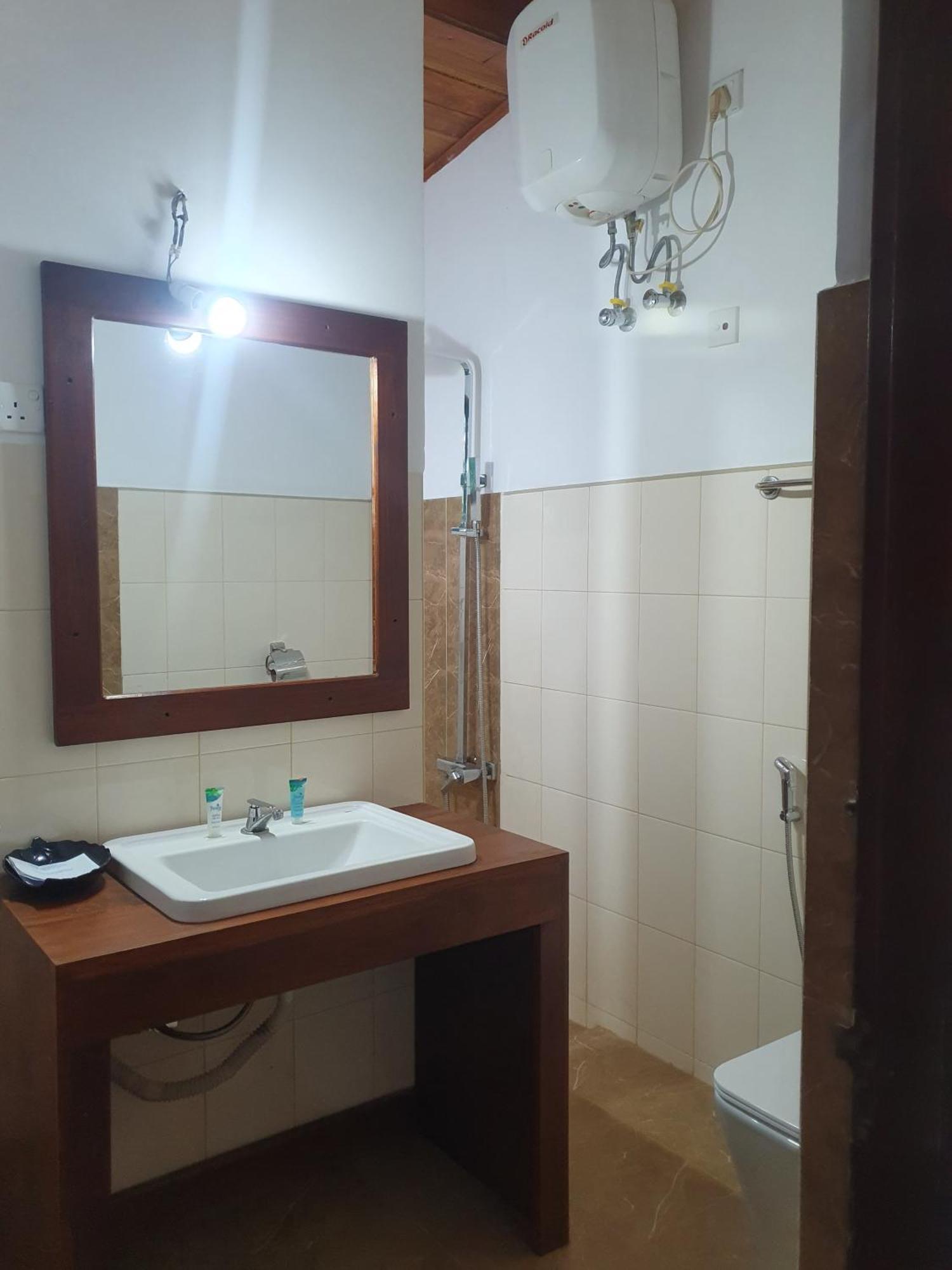 Wilpattu Corridor Leisure Hotel Buitenkant foto